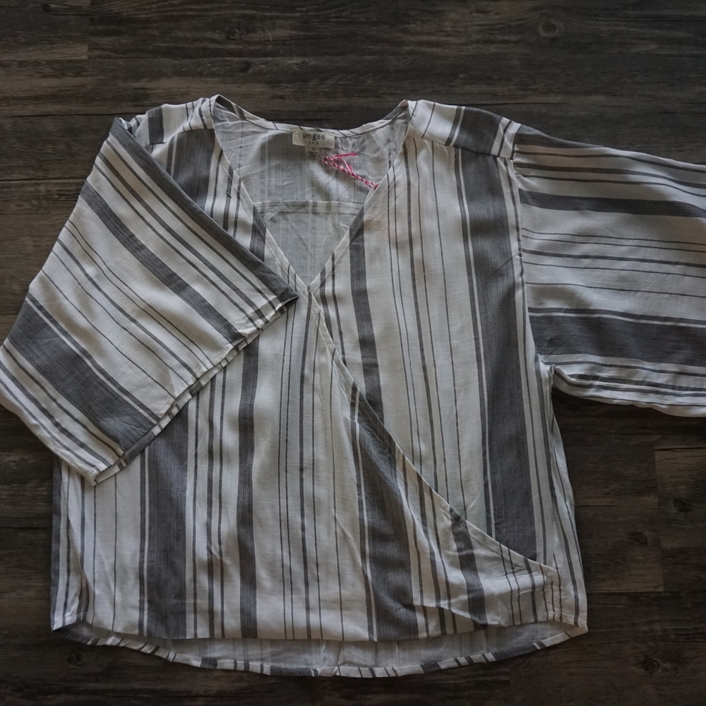 White + Grey | 3/4 Sleeve Surplice V-Neck Top